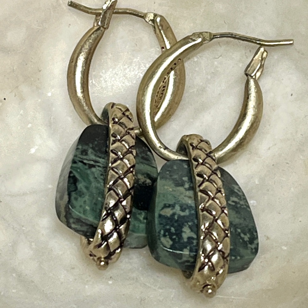 Ellen Tracy GoldTone & Green Stone Pierced Earrings Hoops Ornate Accent 1 1/2 In